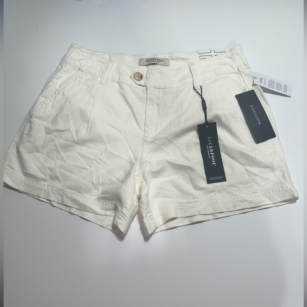 Liverpool, Los Ángeles, Kelsey Trouser Shorts Mid Rise. off-white size 10/30